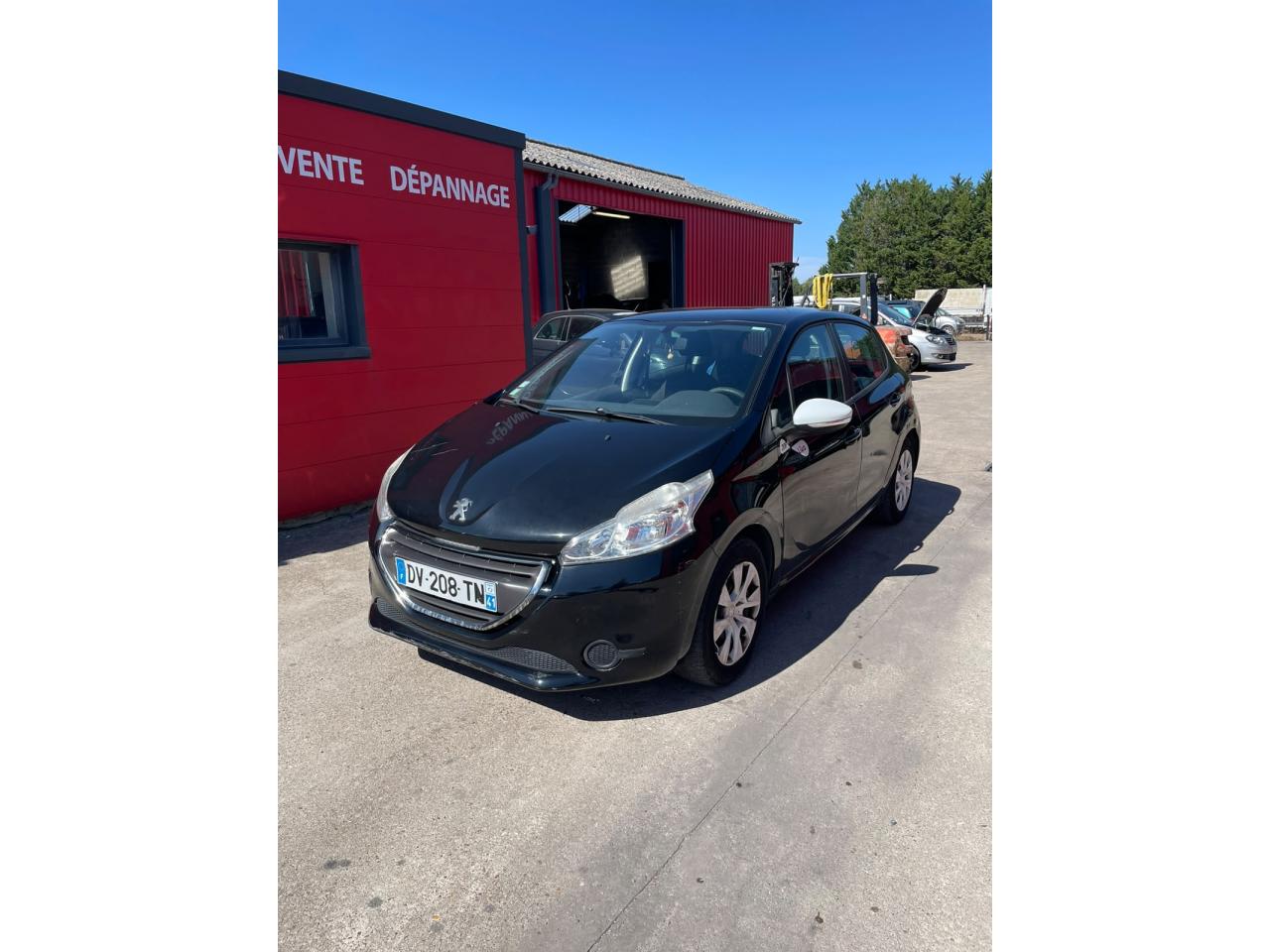 PEUGEOT 208