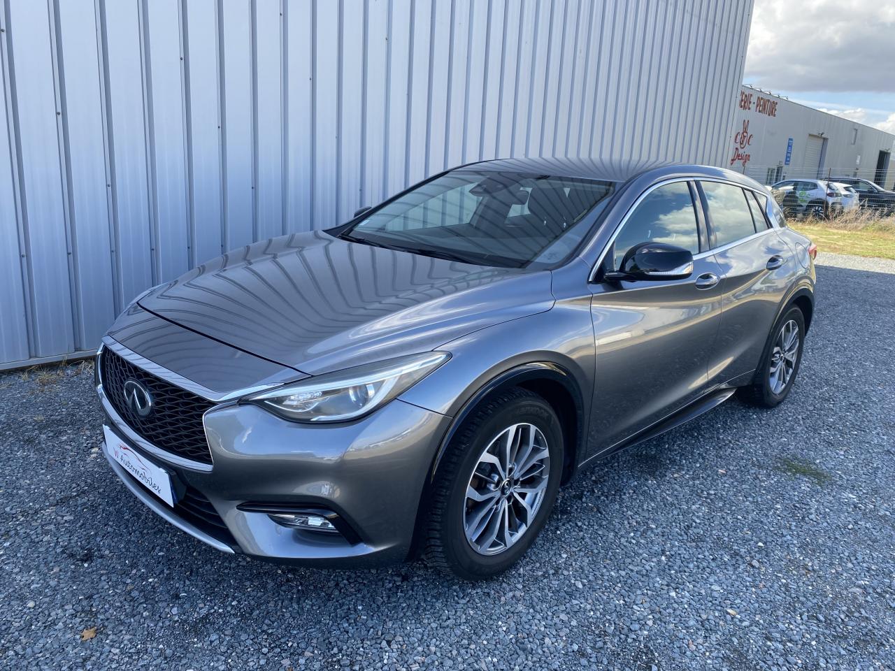 INFINITI Q30