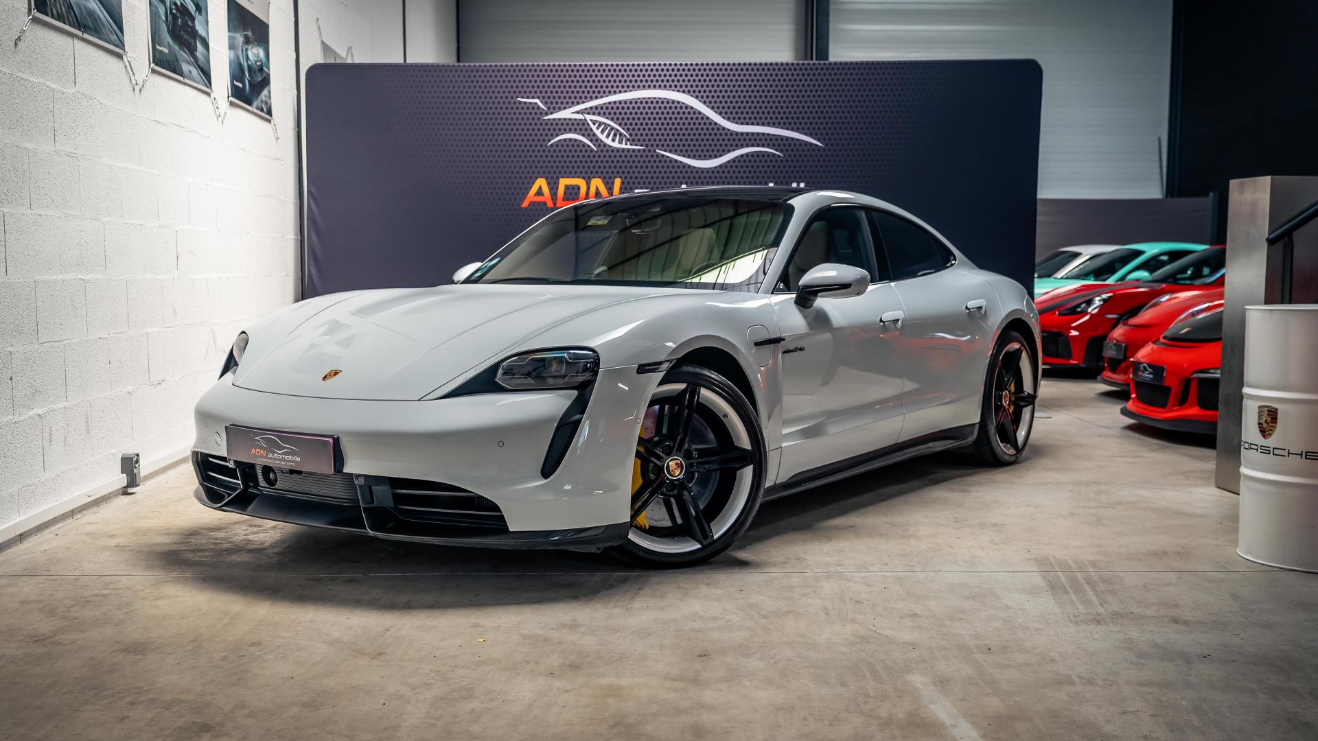 PORSCHE TAYCAN