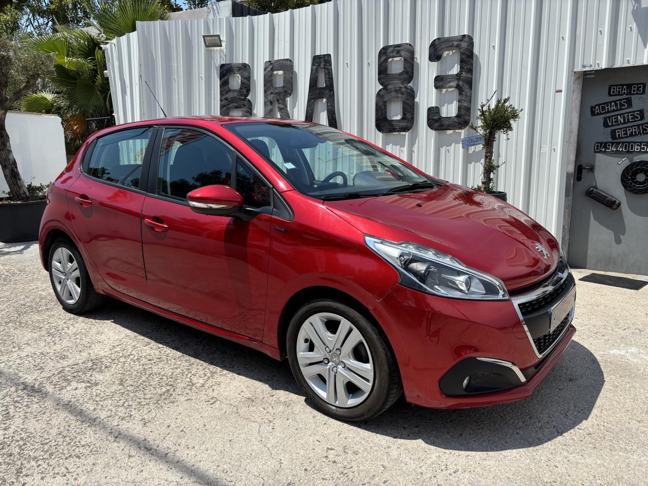 PEUGEOT 208