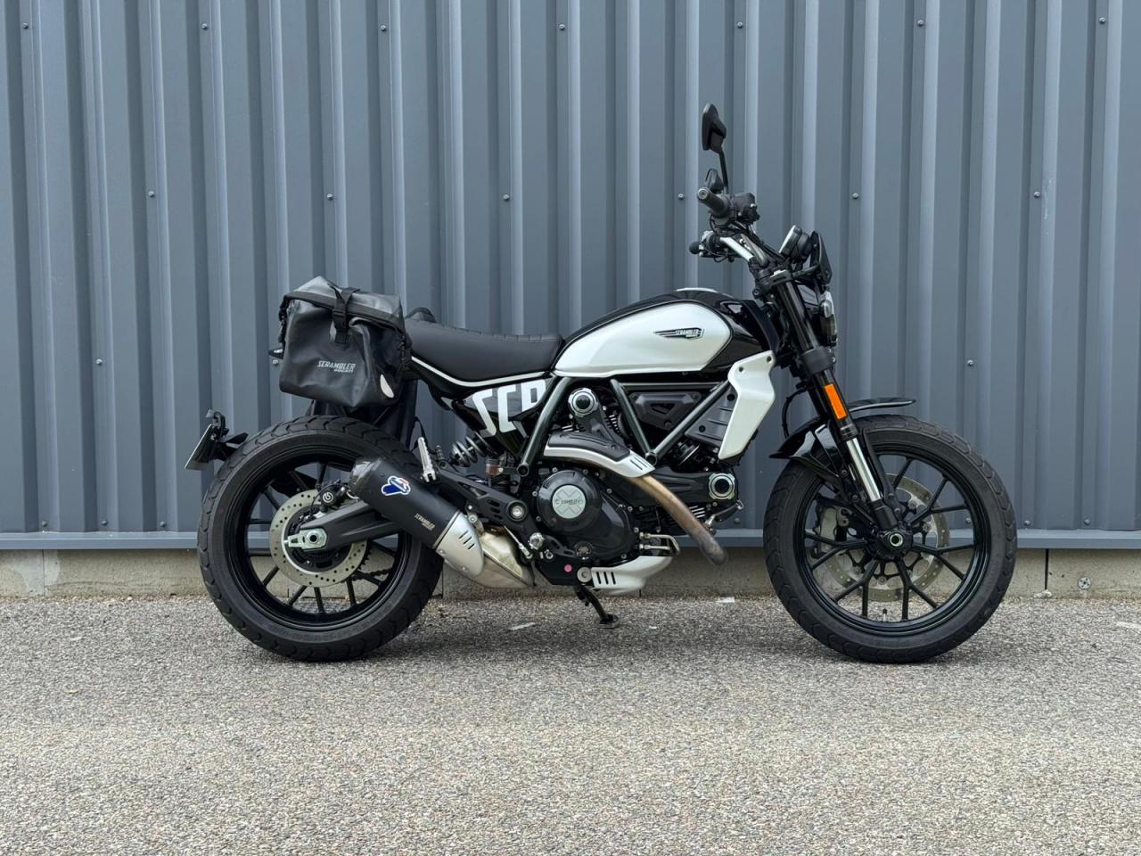 DUCATI SCRAMBLER 800 ICON