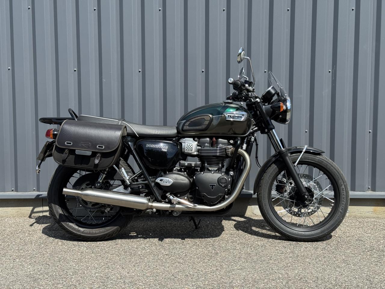 TRIUMPH BONNEVILLE T100
