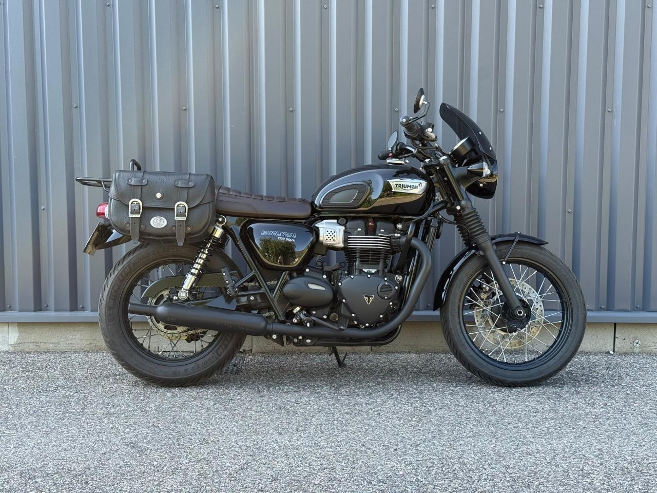 TRIUMPH BONNEVILLE T100