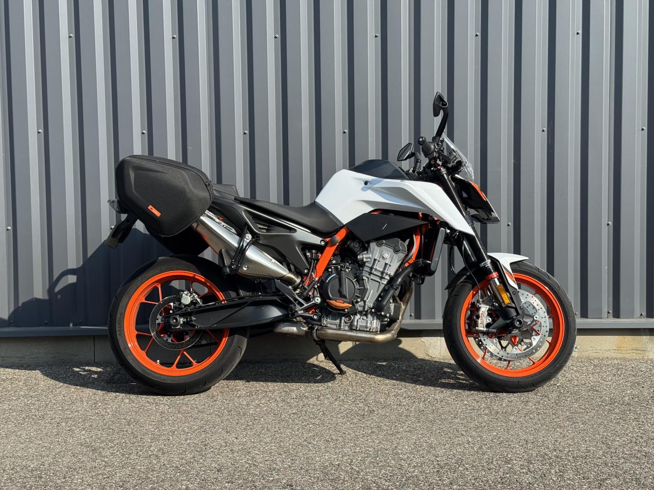 KTM 890 DUKE R