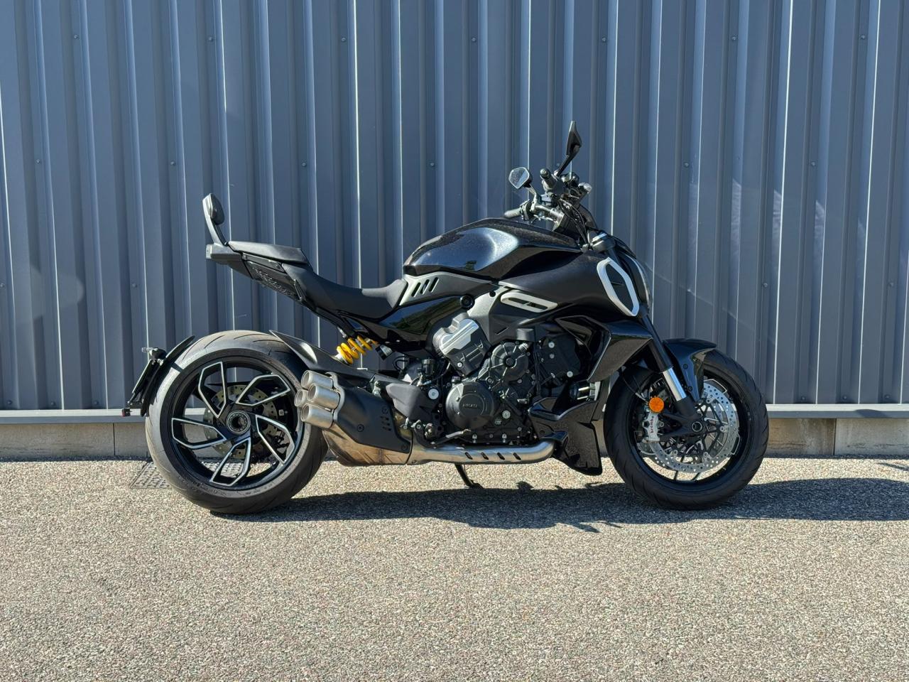 DUCATI DIAVEL V4