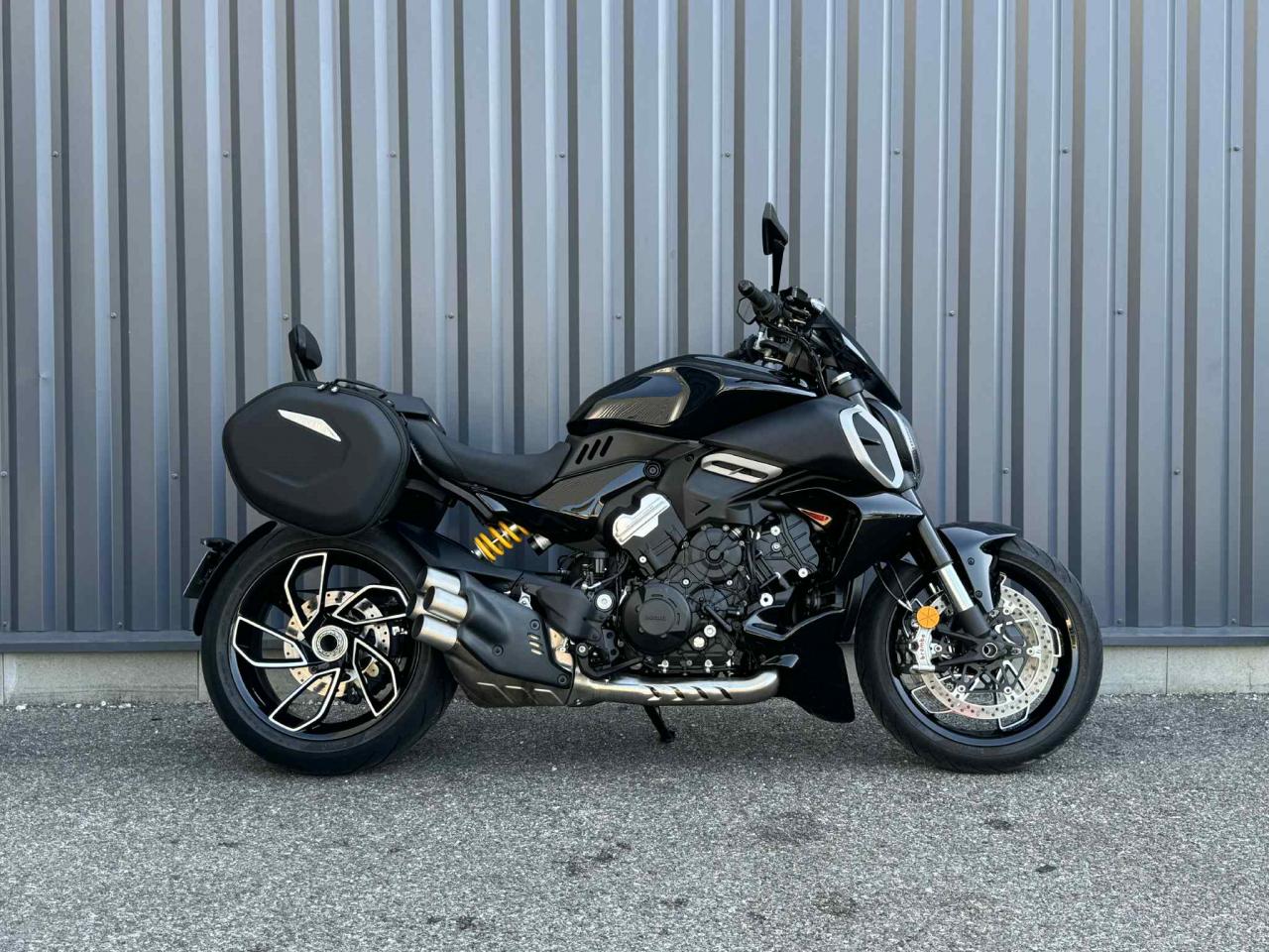 DUCATI DIAVEL V4