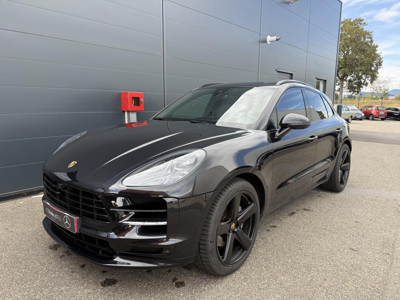 PORSCHE MACAN