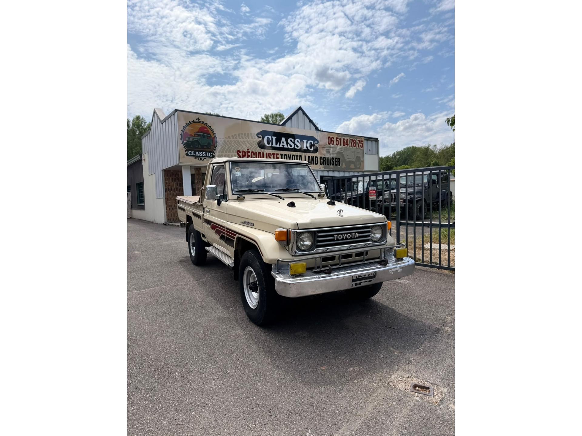TOYOTA LAND CRUISER