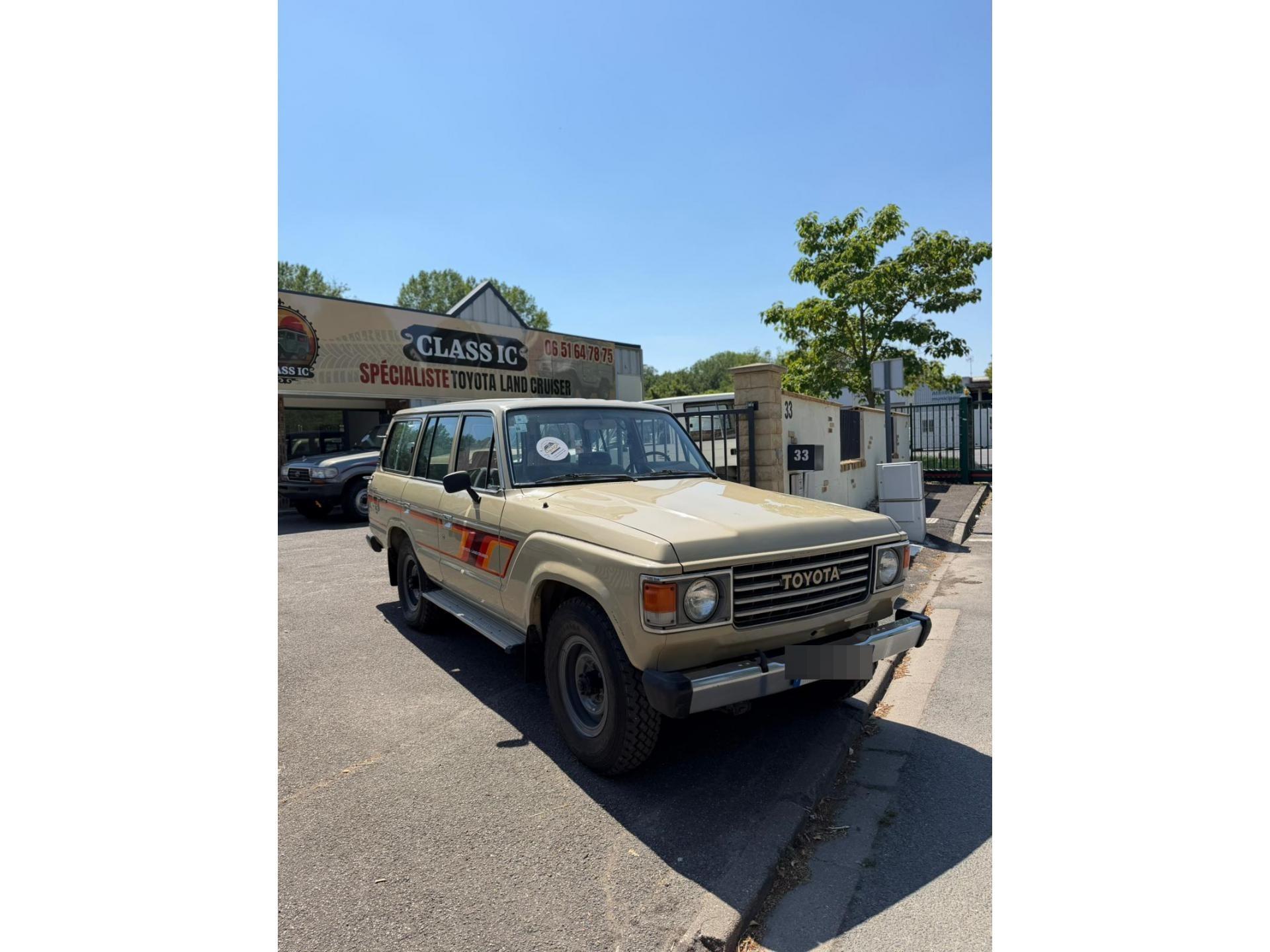 TOYOTA FJ60