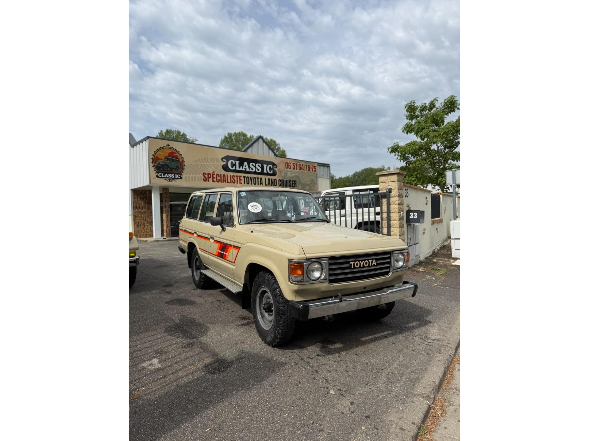TOYOTA FJ60