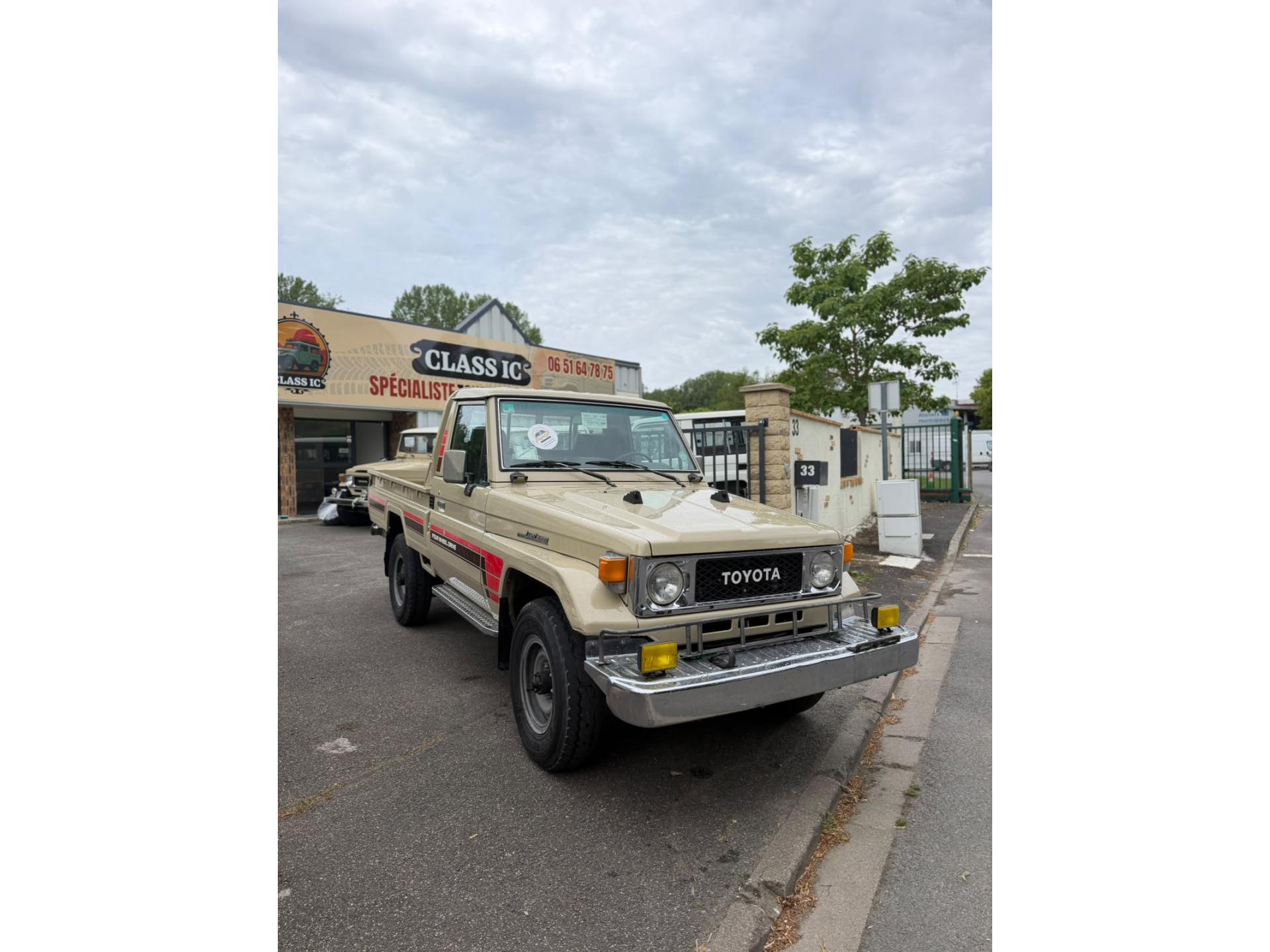 TOYOTA LAND CRUISER