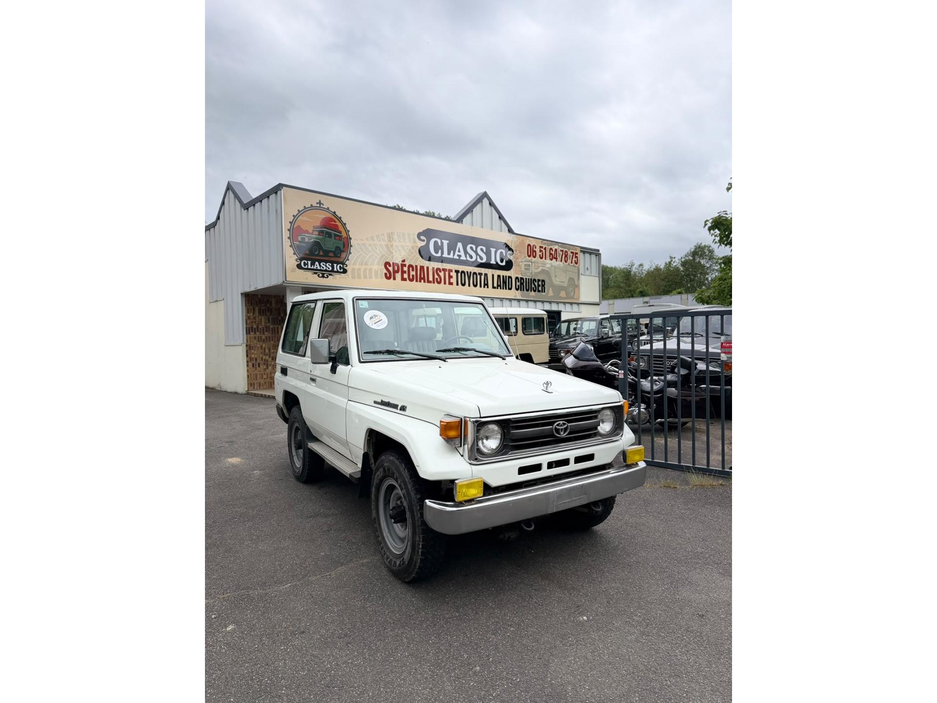 TOYOTA LAND CRUISER