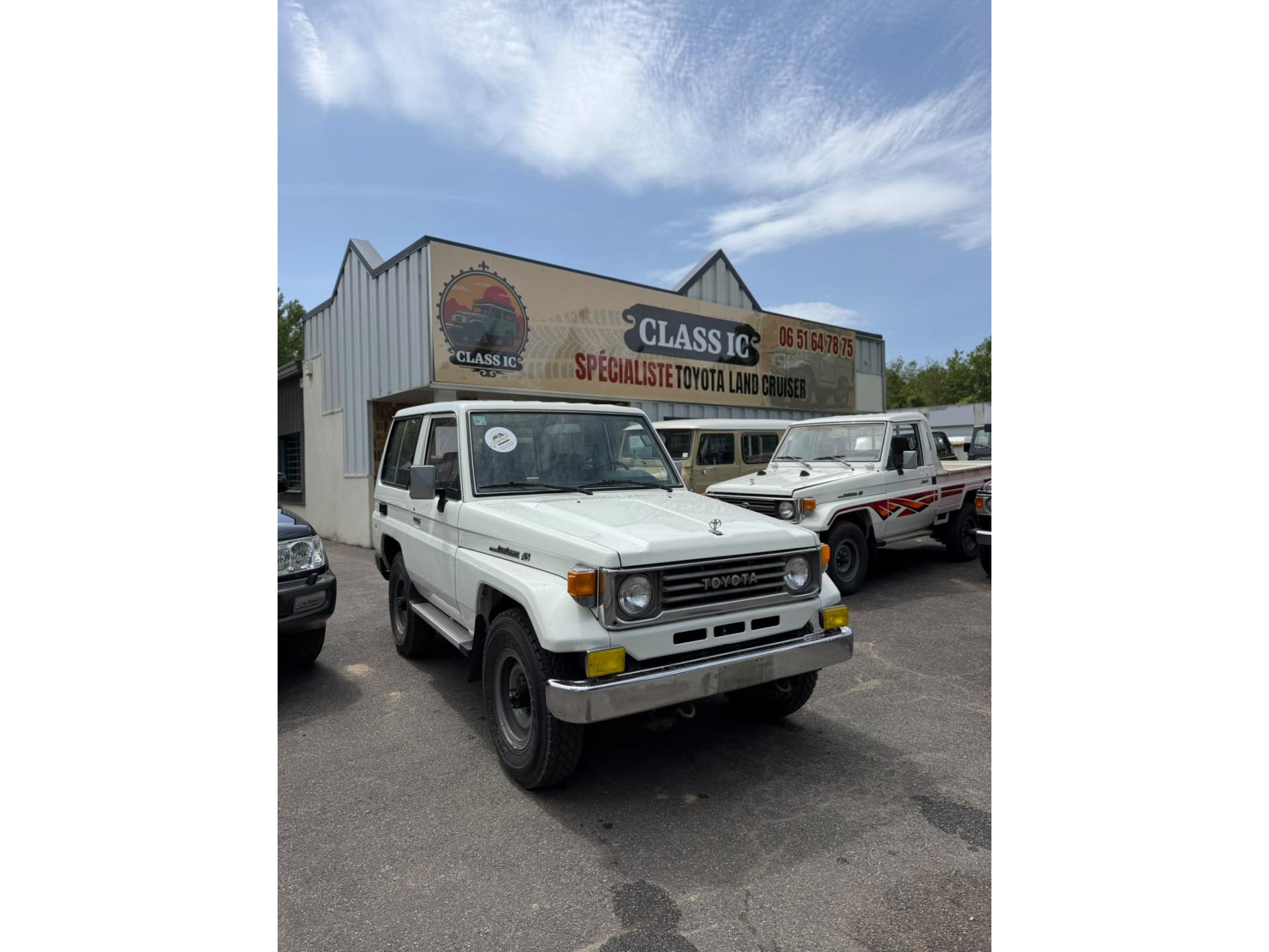 TOYOTA FJ70