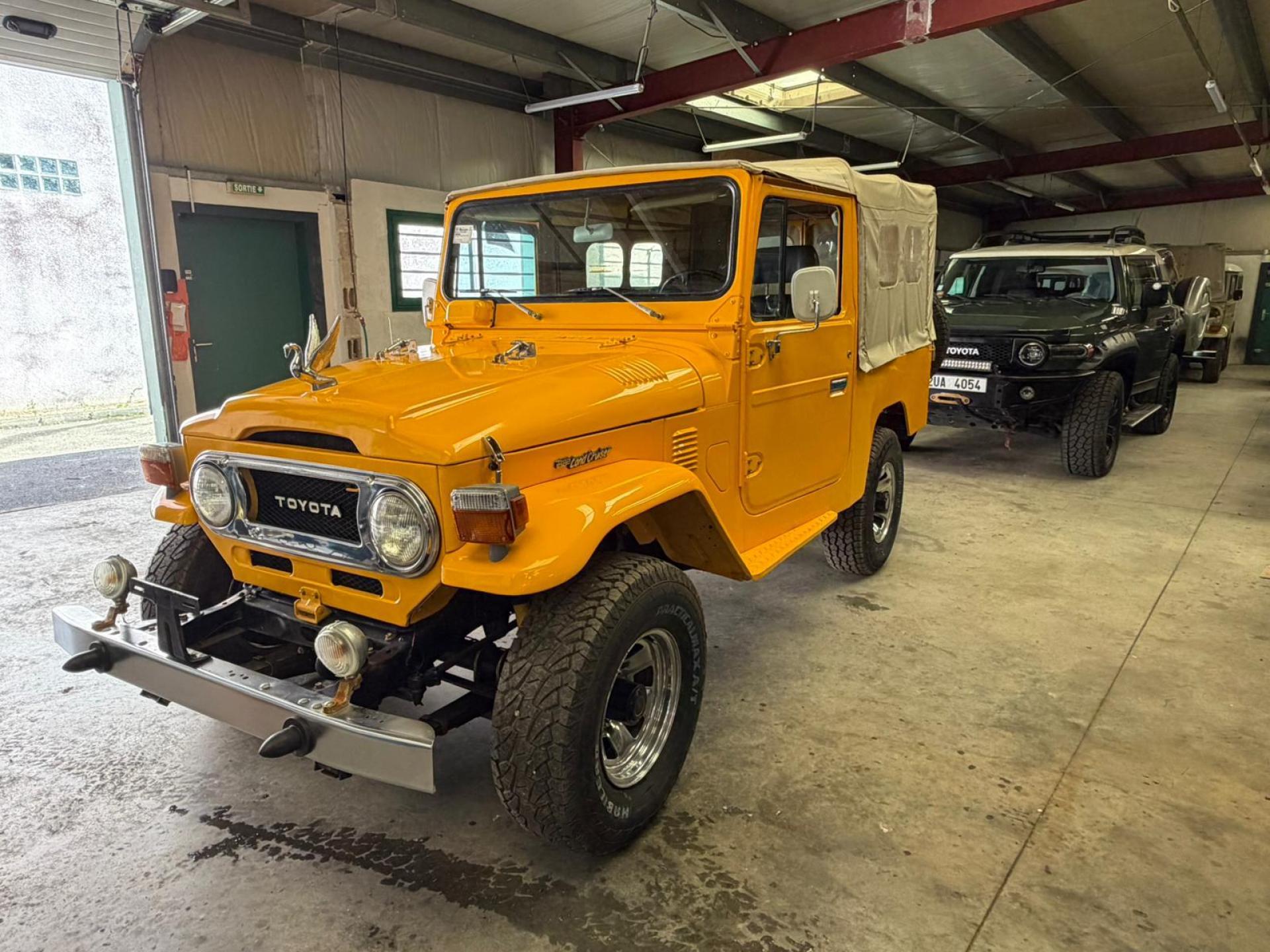 TOYOTA FJ43