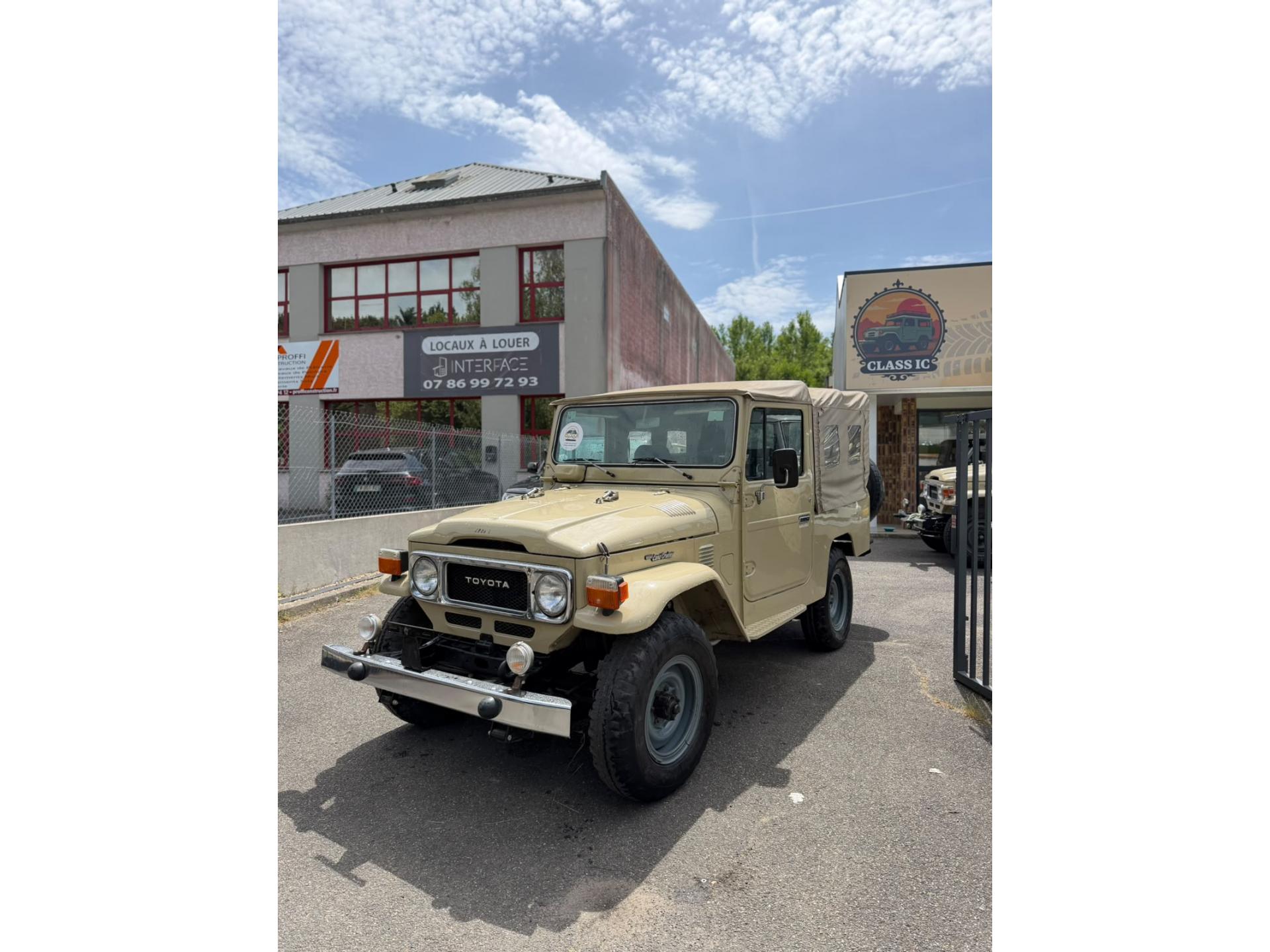 TOYOTA FJ43