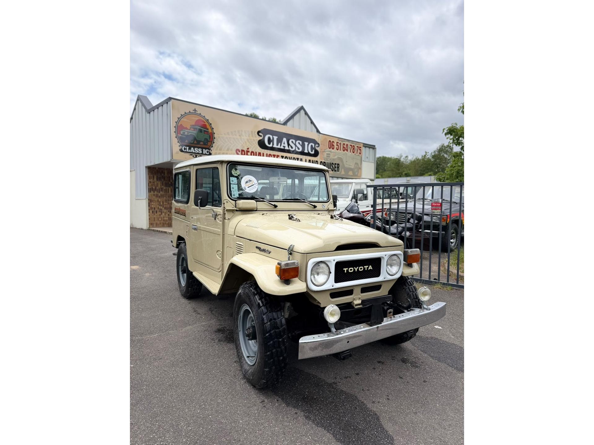 TOYOTA FJ40