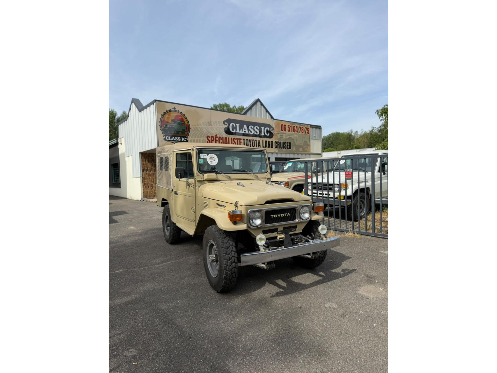 TOYOTA FJ43