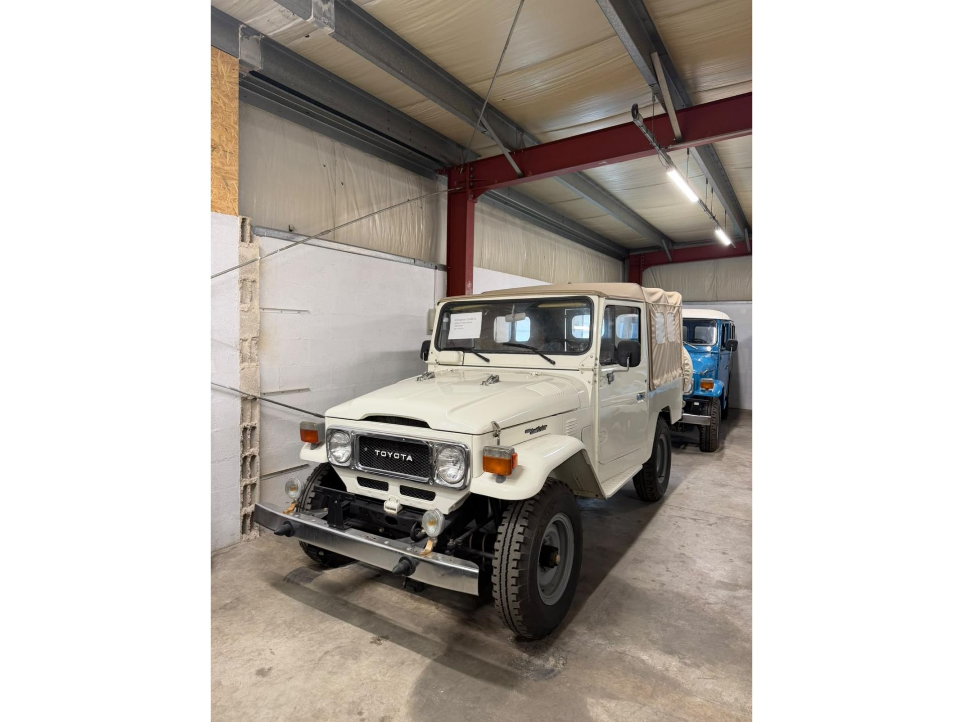 TOYOTA FJ43