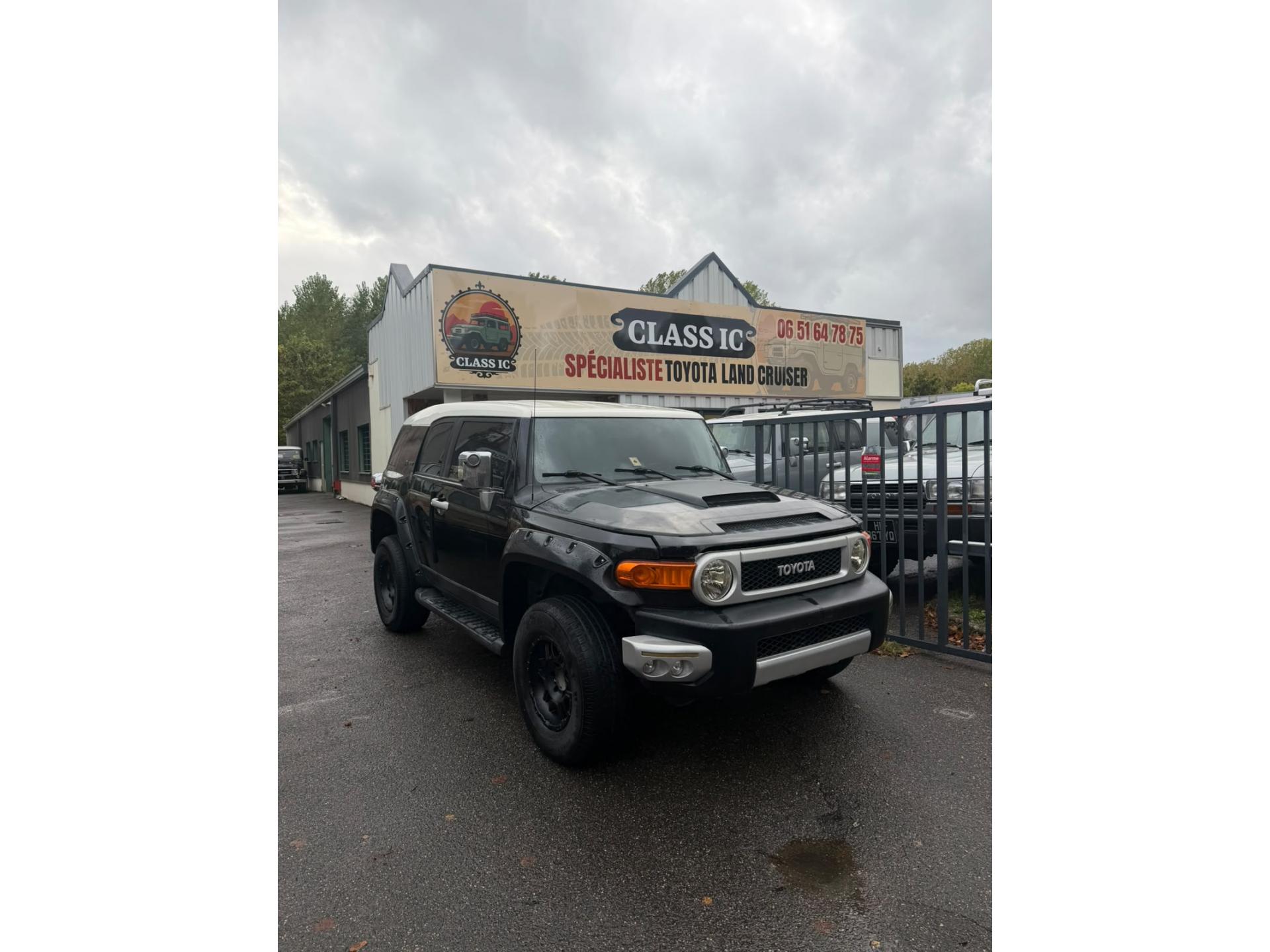 TOYOTA FJ CRUISER