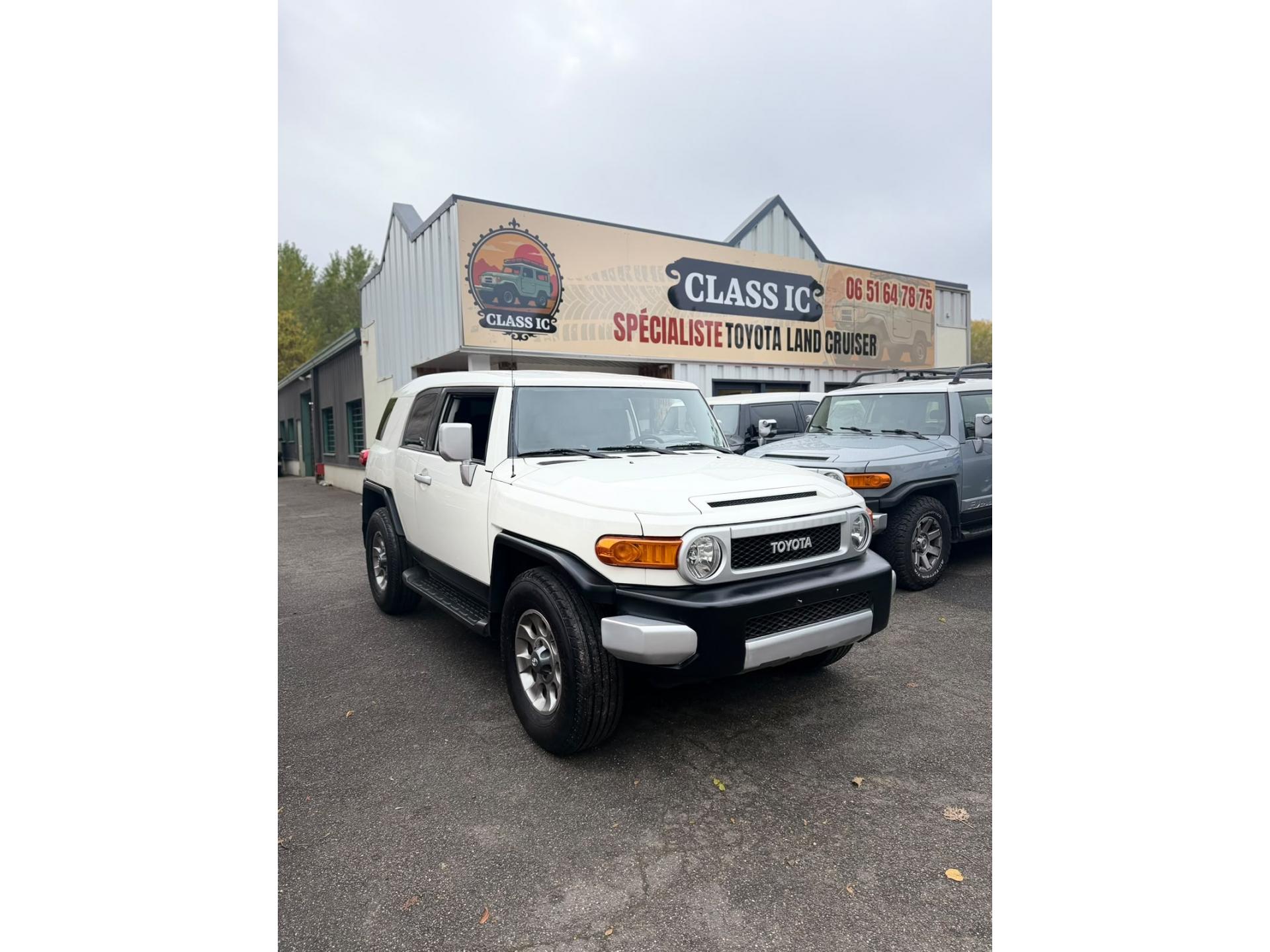 TOYOTA FJ CRUISER
