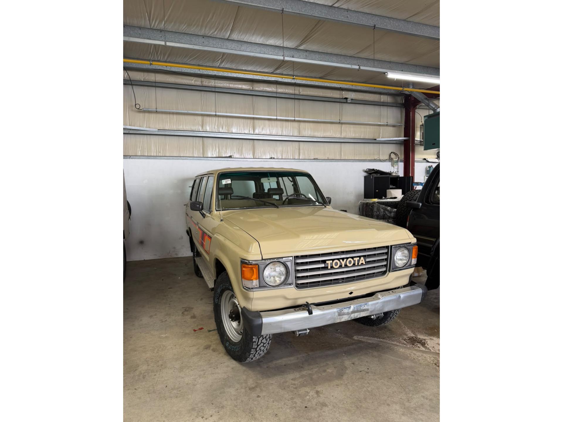 TOYOTA FJ60