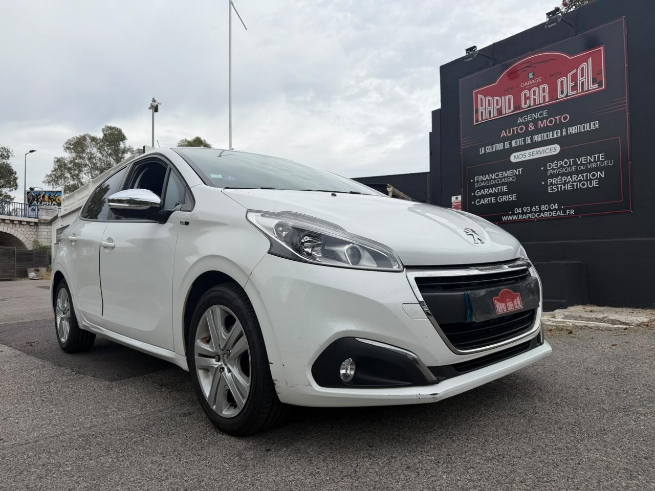 PEUGEOT 208