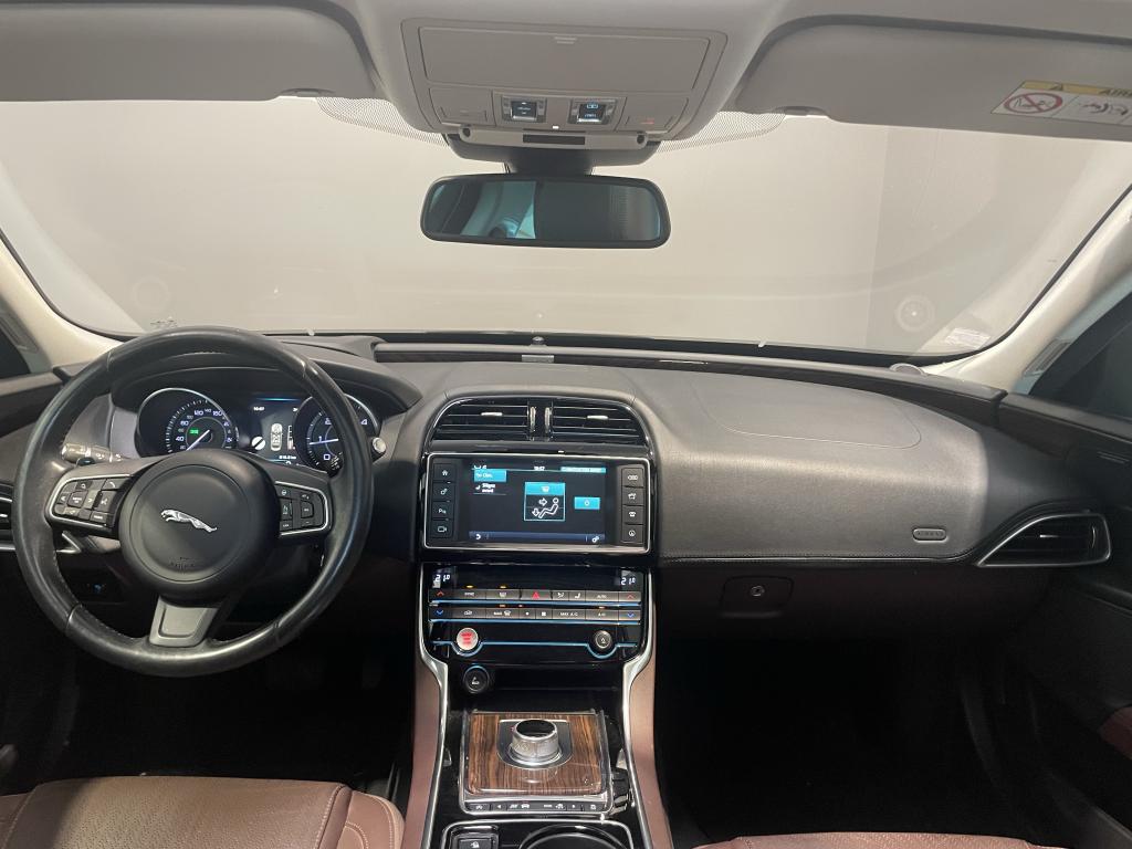 JAGUAR XE