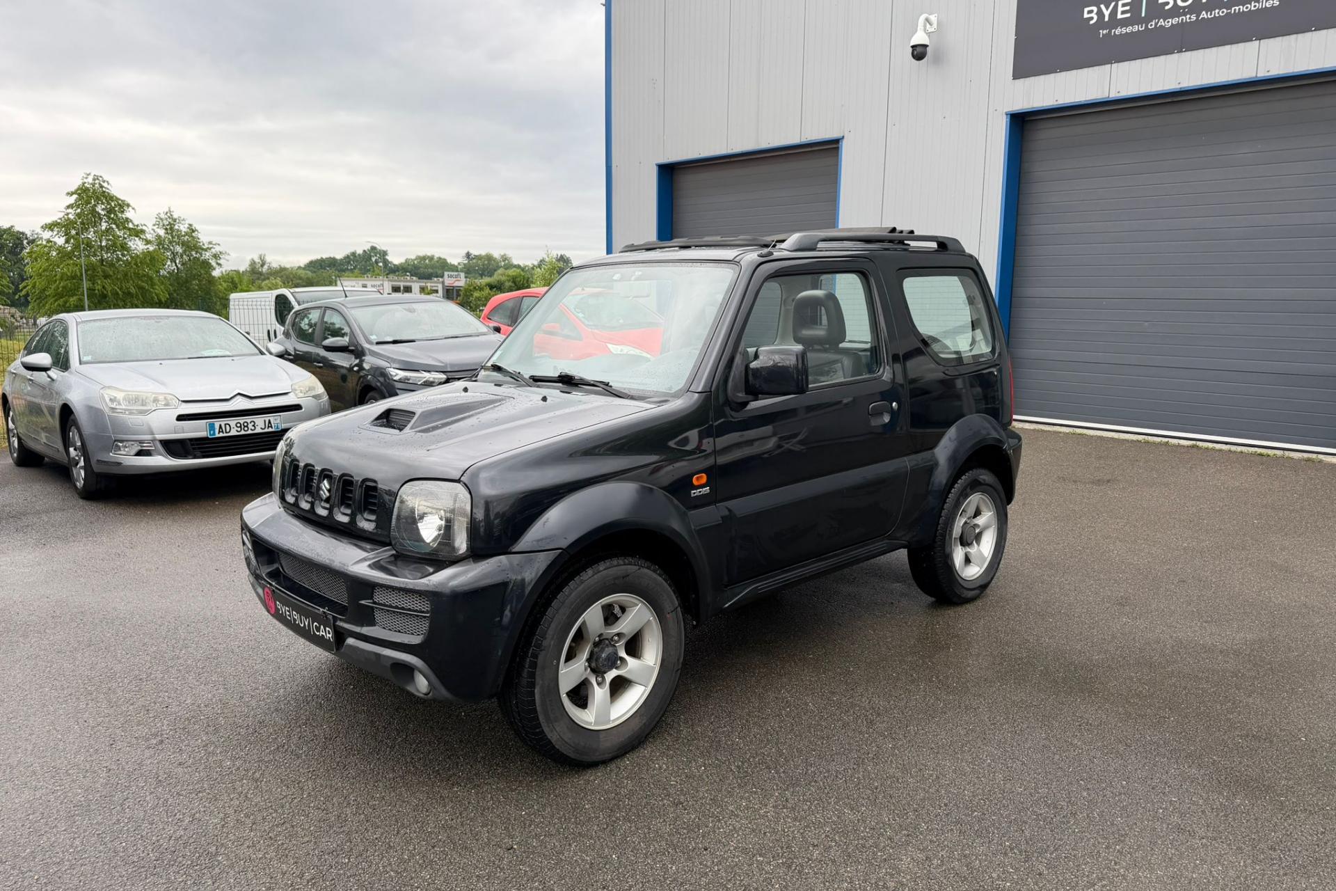 SUZUKI JIMNY 1.5 DDiS TOIT OUVRANT CLIM CUIR ENTRETIEN COMPLET DISTRI NEUVE GARANTIE 12 MOIS ( DUSTER )