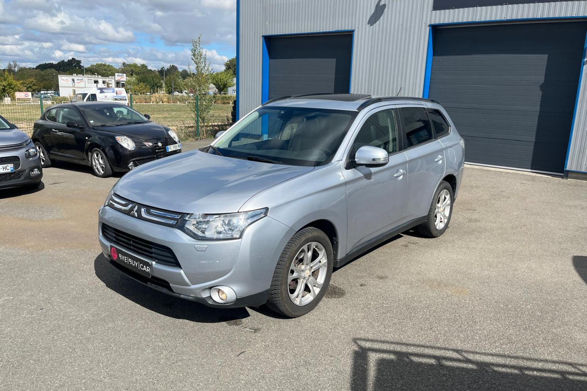 MITSUBISHI OUTLANDER 2.2 DI-D 4WD 4X4 150CH BVA 7 PLACES Instyle ATTELAGE CUIR NAVI TOE GTIE 12 MOIS