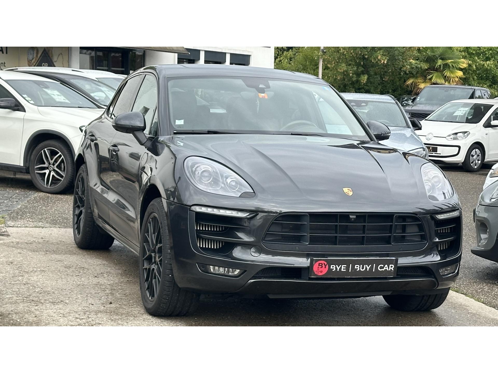PORSCHE MACAN