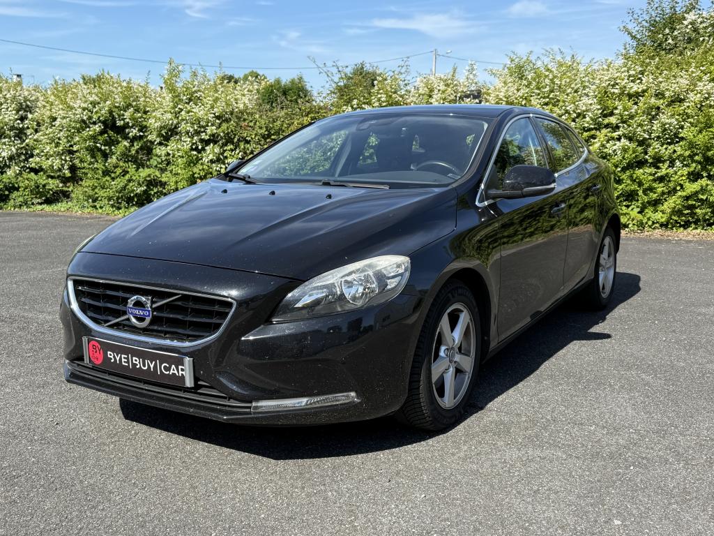 VOLVO V40 T2 - 122ch - Momentum - * ENTRETIEN COMPLET VOLVO* - GARANTIE 12 MOIS