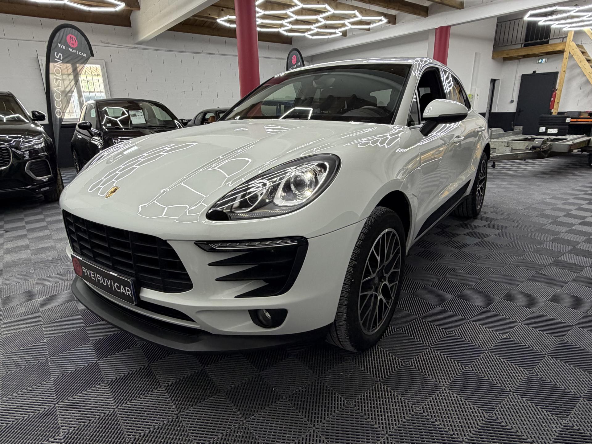 PORSCHE MACAN