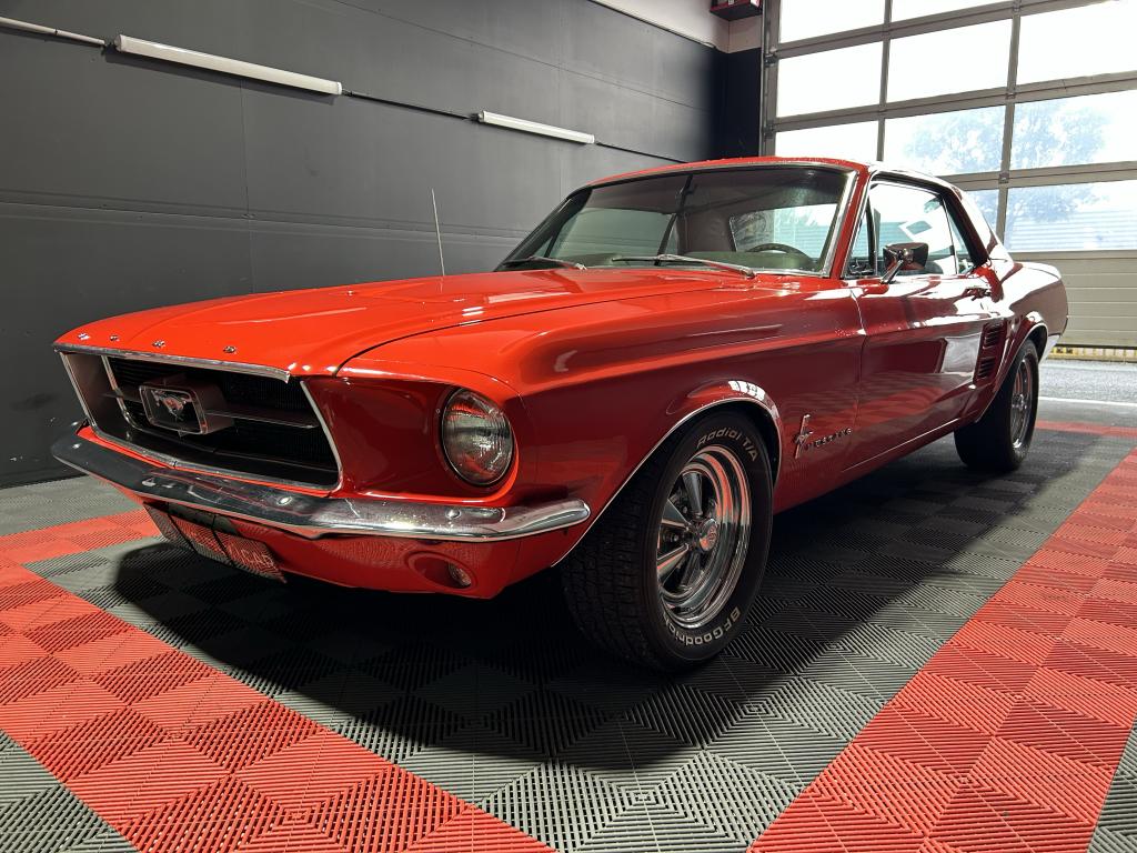 FORD MUSTANG