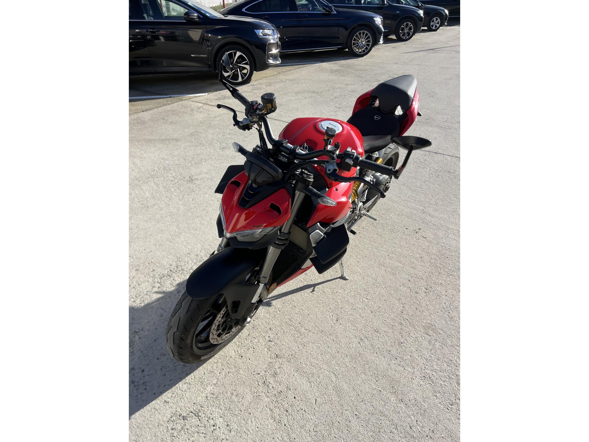DUCATI STREETFIGHTER V2