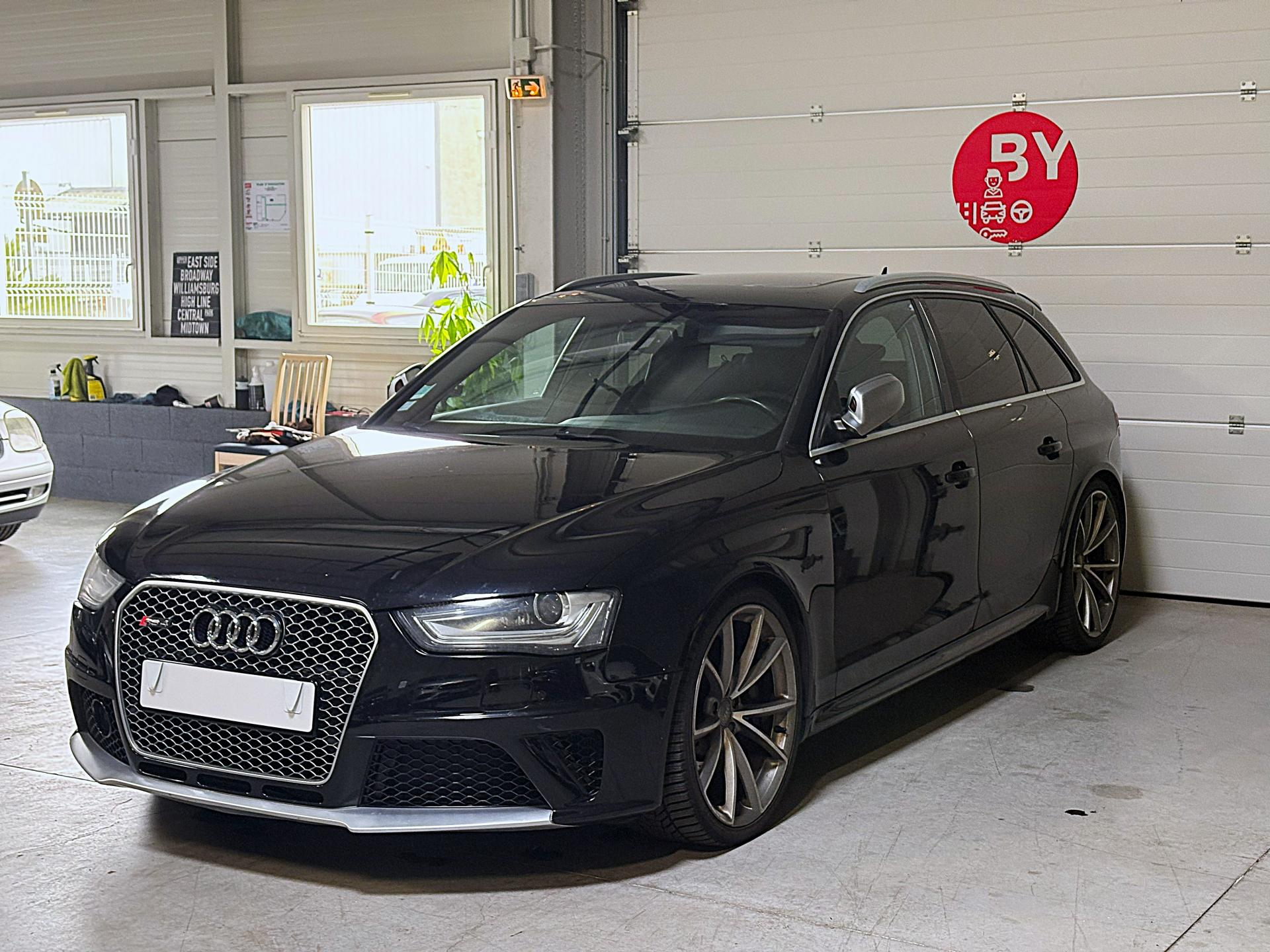 AUDI RS4 AVANT Quattro 4.2 V8 FSI - 450 - BV S-tronic