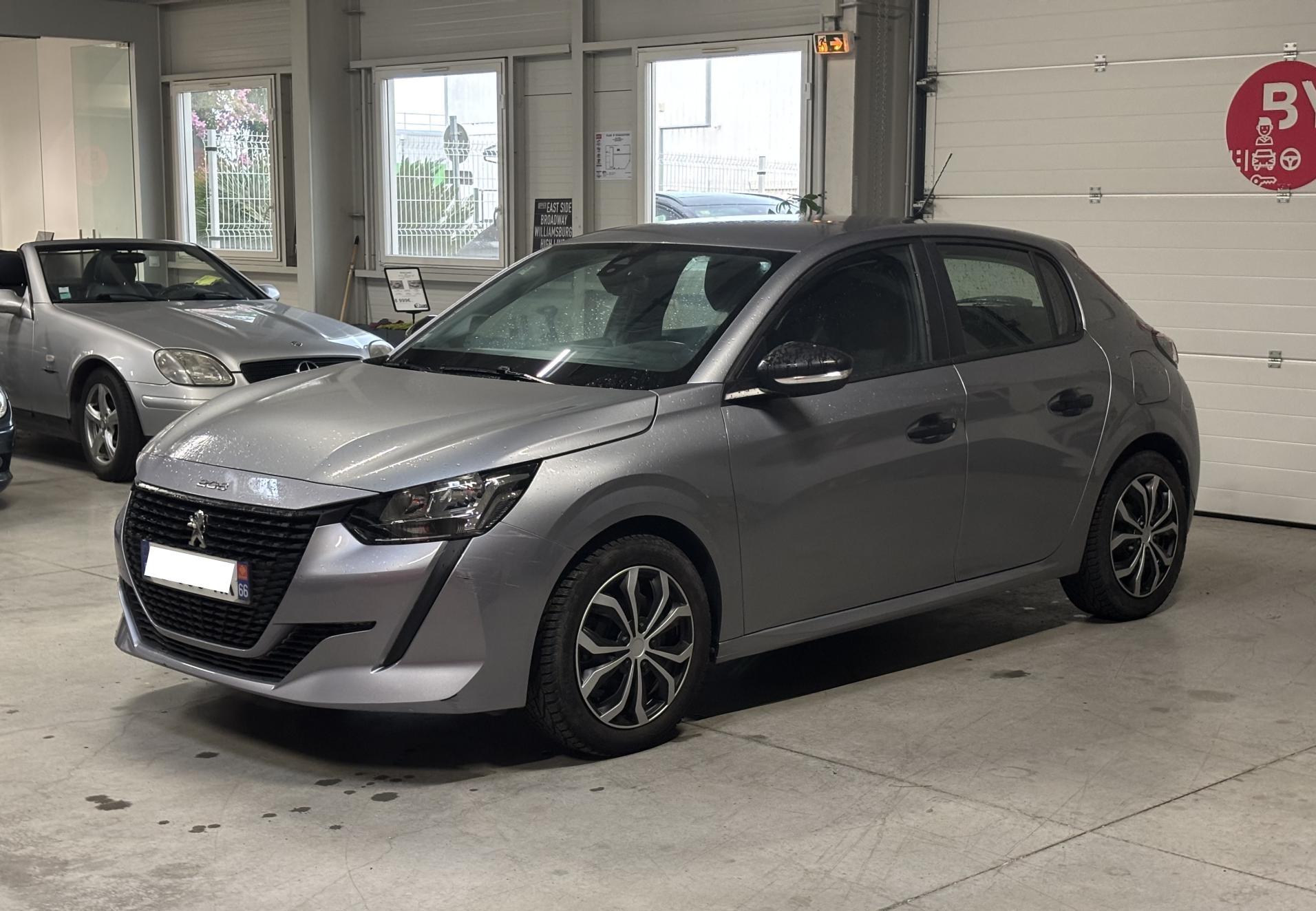 PEUGEOT 208