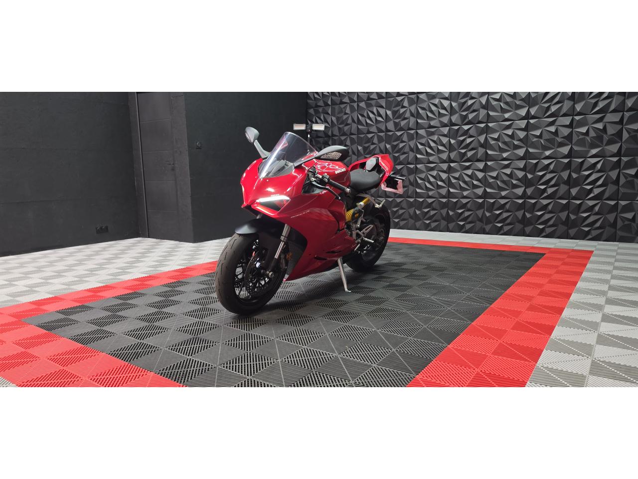 DUCATI PANIGALE V2  Superquadro 155 CH 176 KG Garantie 12 mois