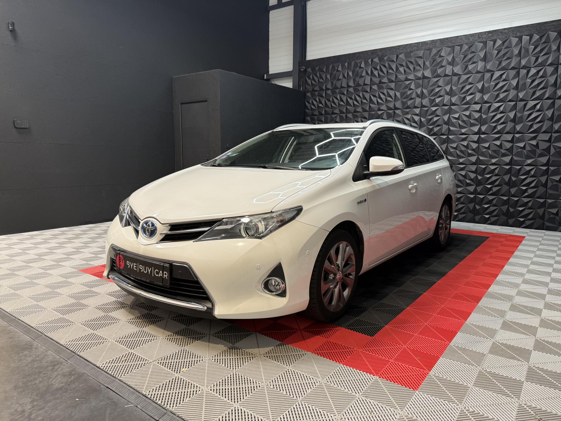 TOYOTA AURIS
