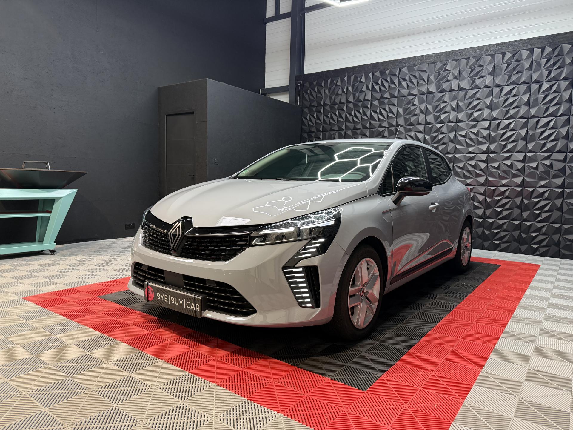 RENAULT CLIO 5 E-TECH EVOLUTION 1.6l HYBRIDE 145CH BVA CARPLAY RADAR ARRIERE GARANTIE 12 MOIS V