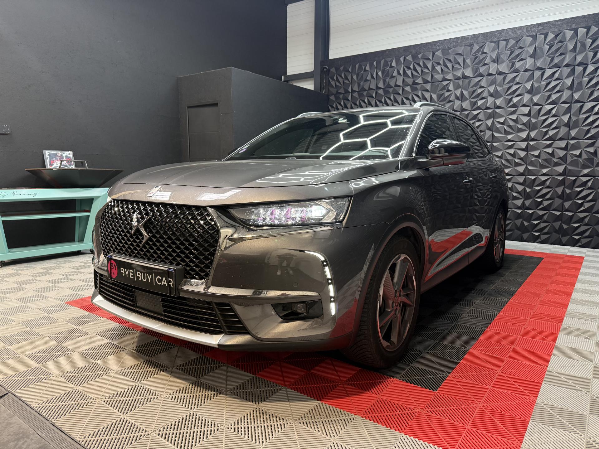 DS DS 7 CROSSBACK RIVOLI 1.6l HYBRID 225CH TOIT OUVRANT SONO FOCAL SIEGES CHAUFFANTS MASSANTS VENTILES GTIE 12 MOIS