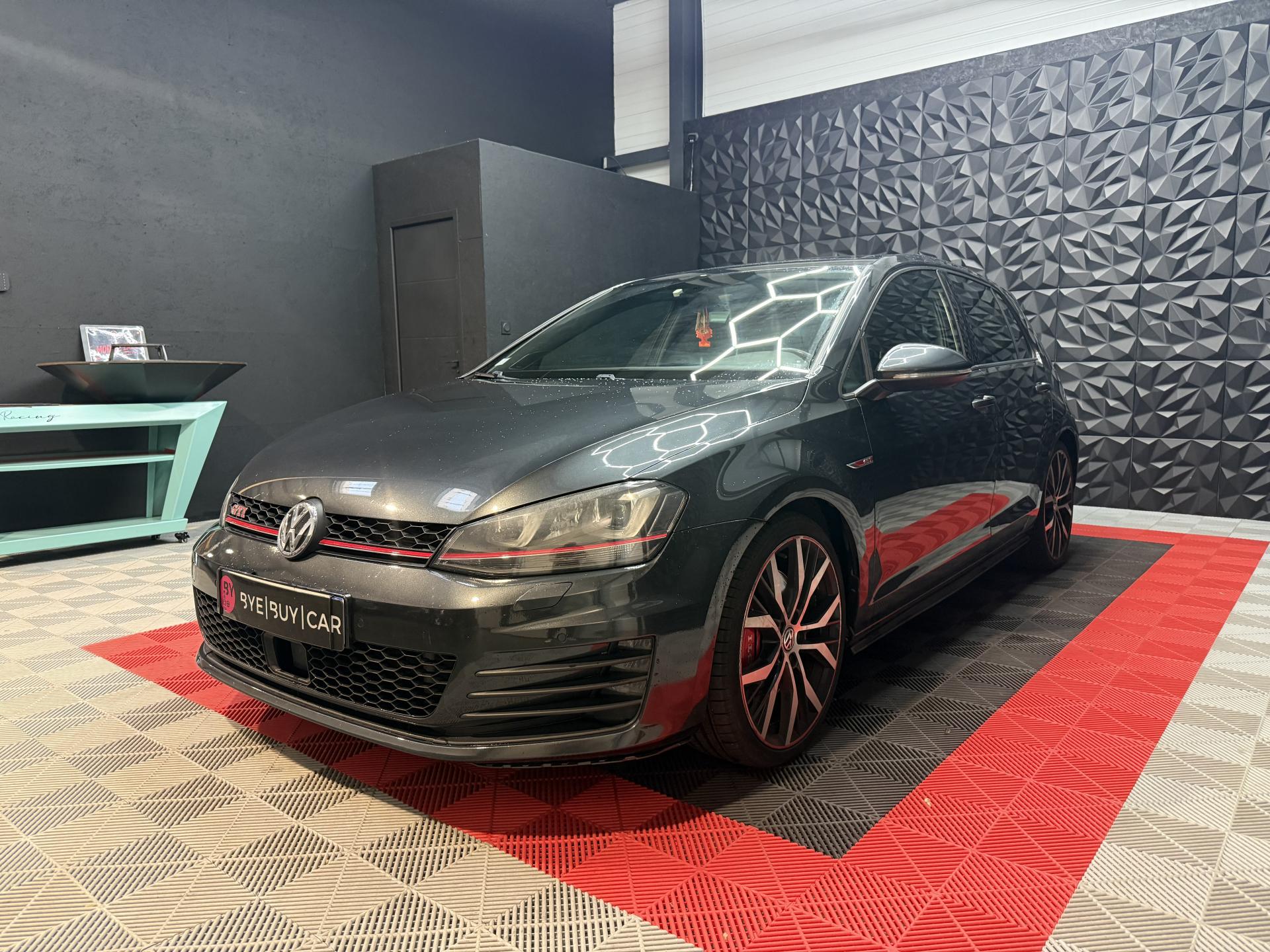 VOLKSWAGEN GOLF 7 GTI PERF 2.0l 230CH DSG 6 - TOIT OUVRANT - SONO DYNAUDIO - CAMERA - 2EME MAIN - GARANTIE 12 MOIS