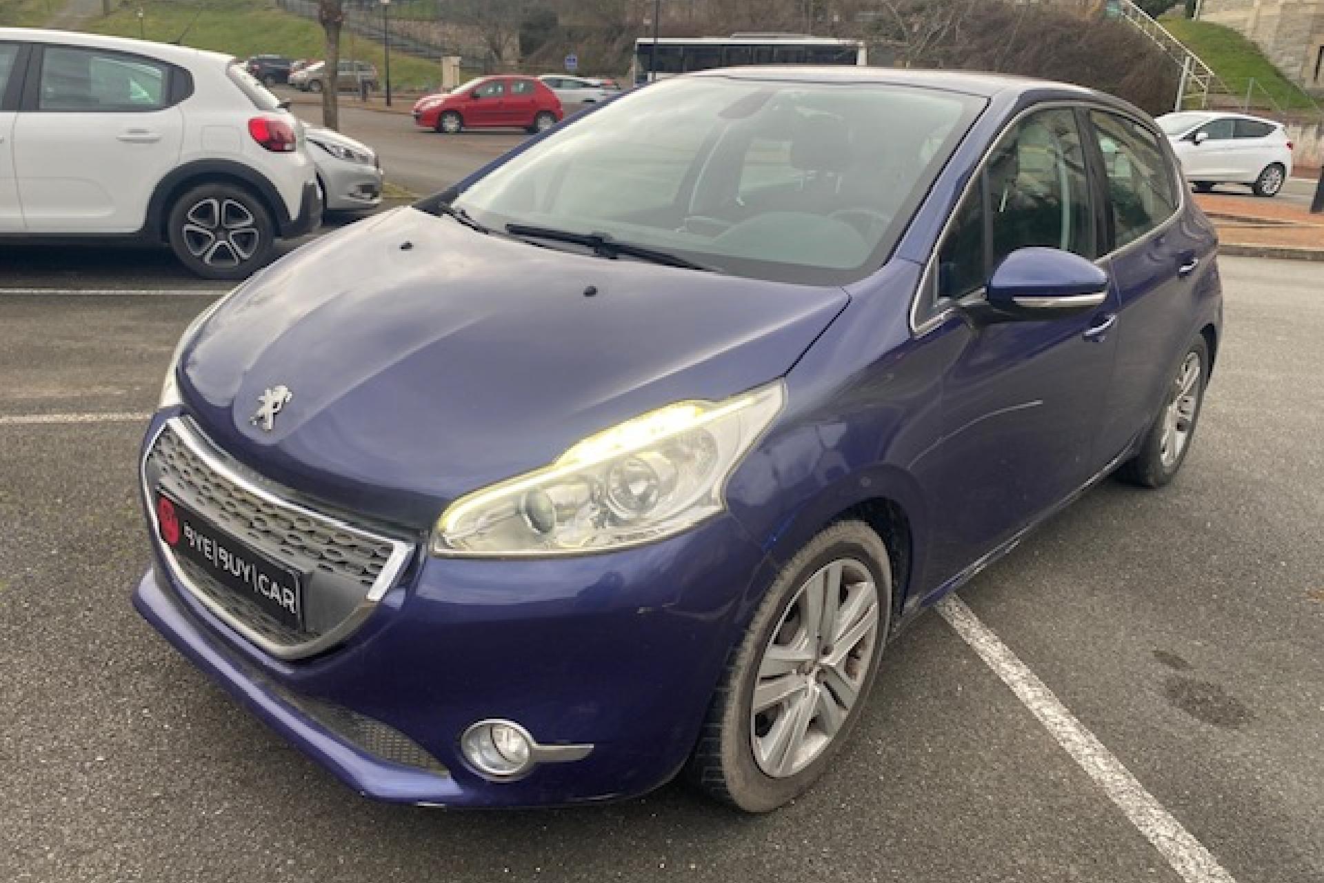 PEUGEOT 208
