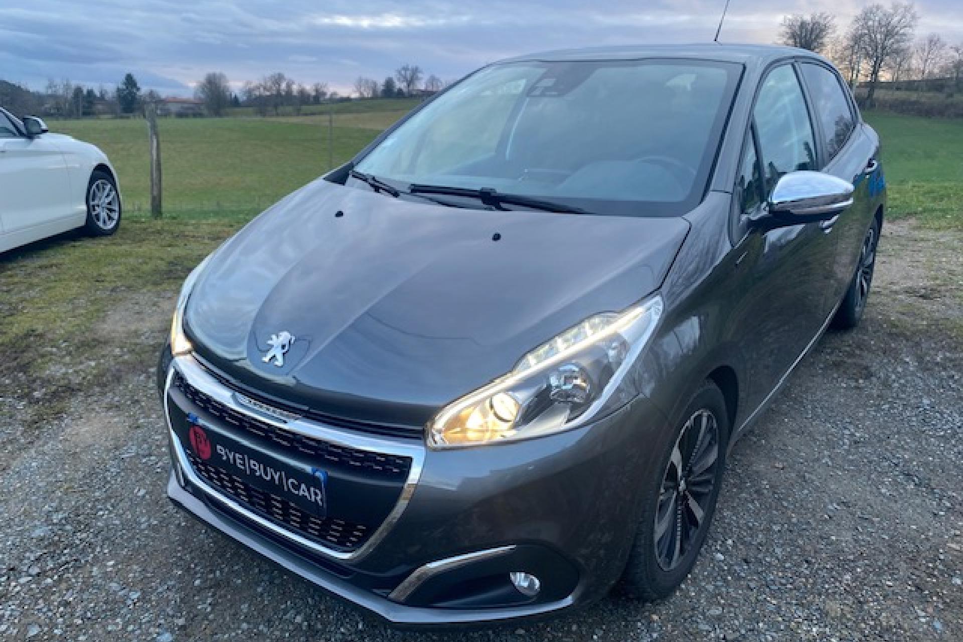 PEUGEOT 208