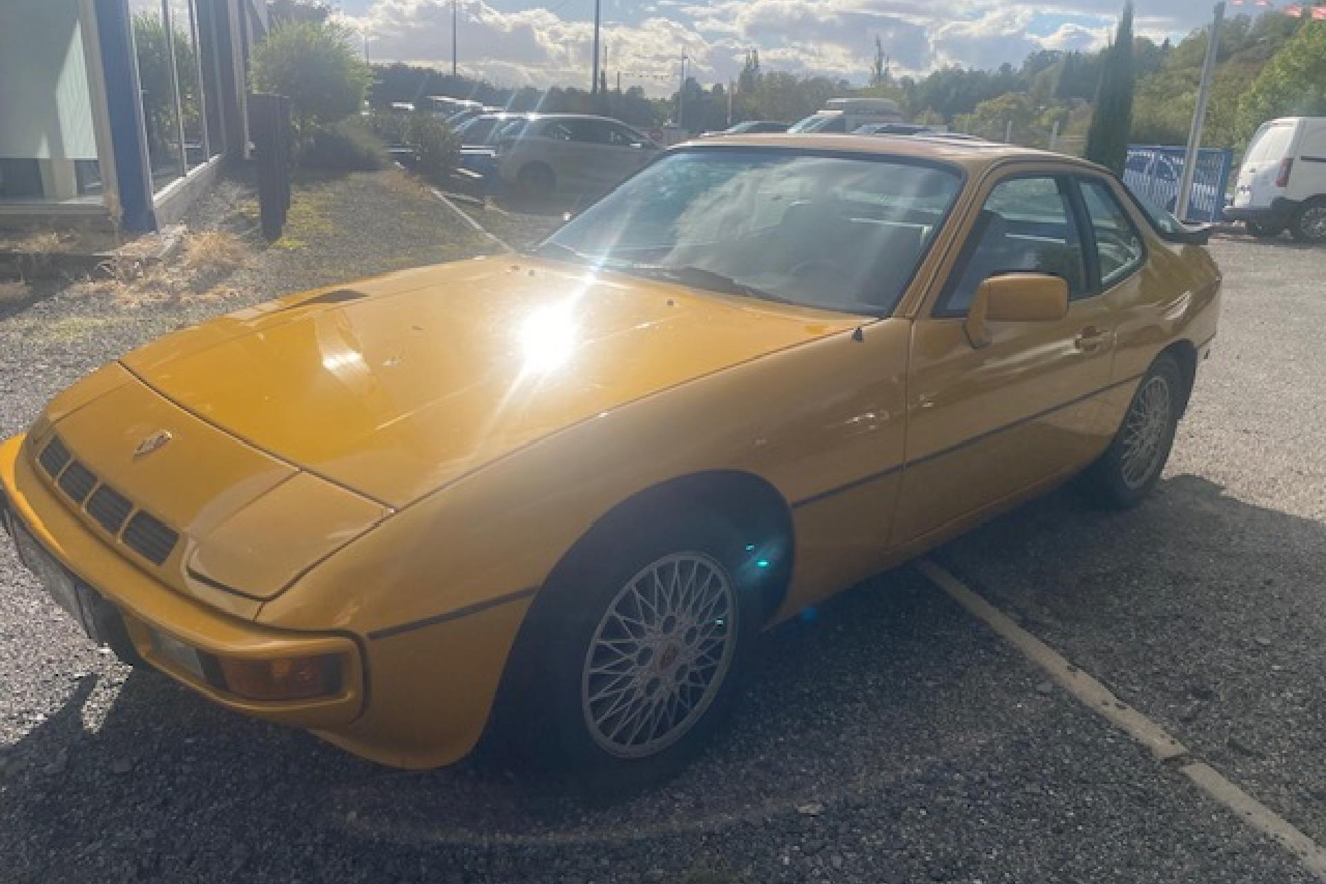 PORSCHE 924