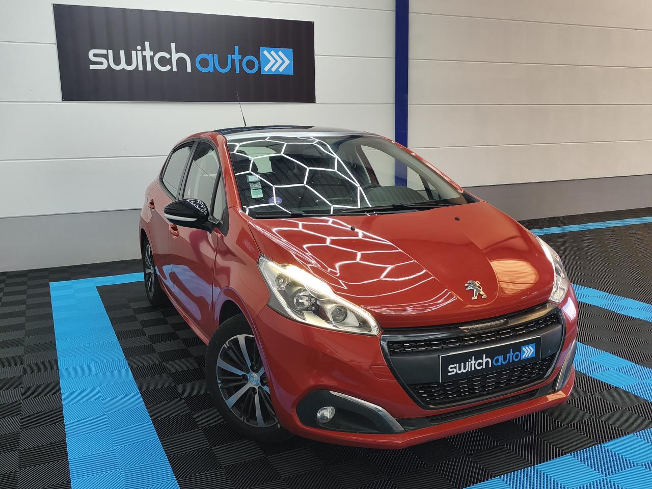 PEUGEOT 208