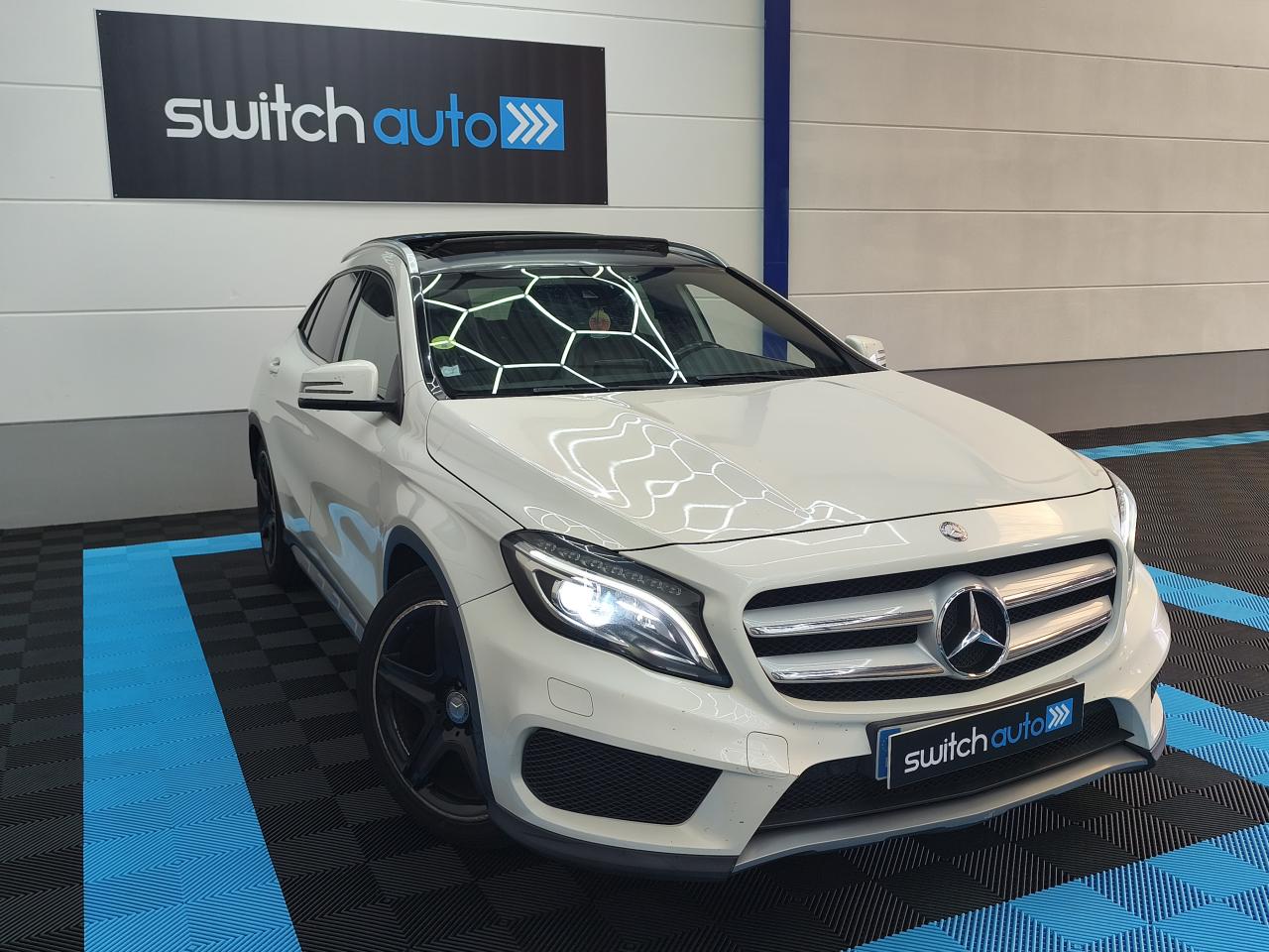 MERCEDES CLASSE GLA 220 CDI BV 7G-DCT FASCINATION 4-MATIC / FULL OPTIONS / TOIT OUVRANT / GARANTIE