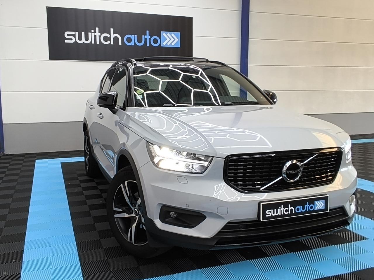 VOLVO XC40 D3 AdBlue 150 CV  R-Design  / TOIT OUVRANT / CUIR / GPS / CAMERA / FULL OPTIONS / GARANTIE