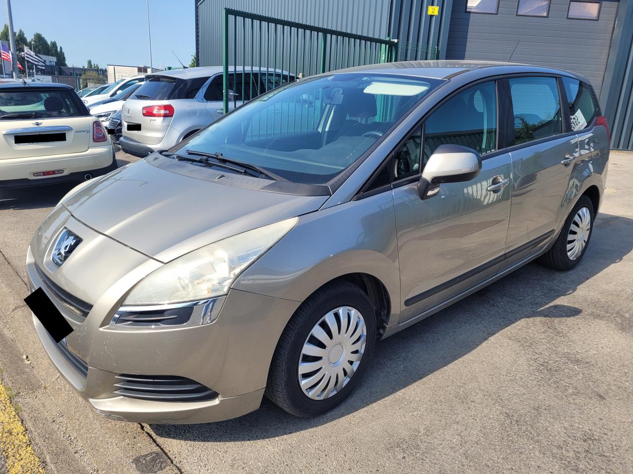 PEUGEOT 5008