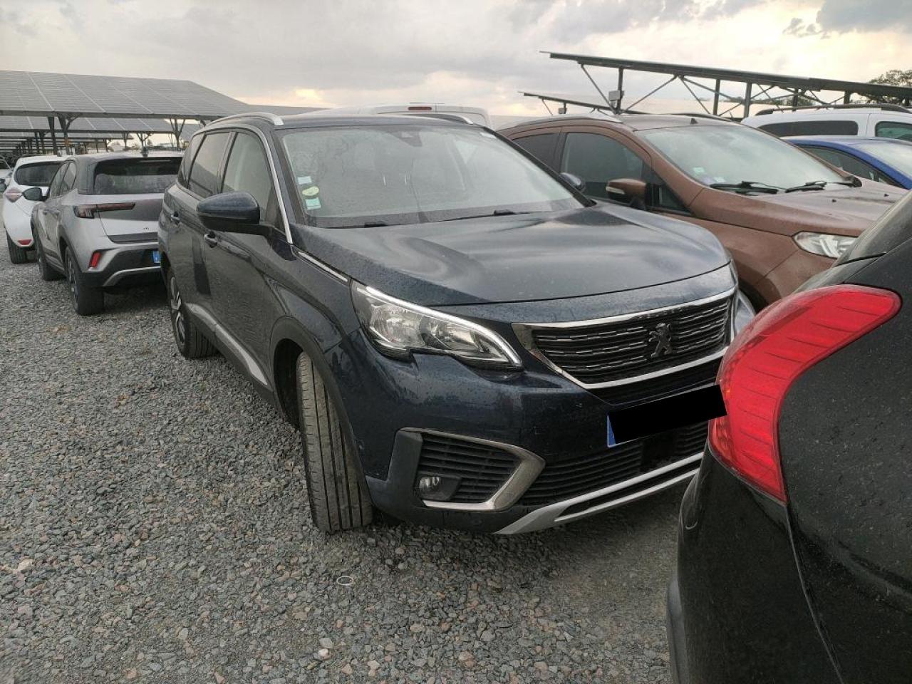 PEUGEOT 5008