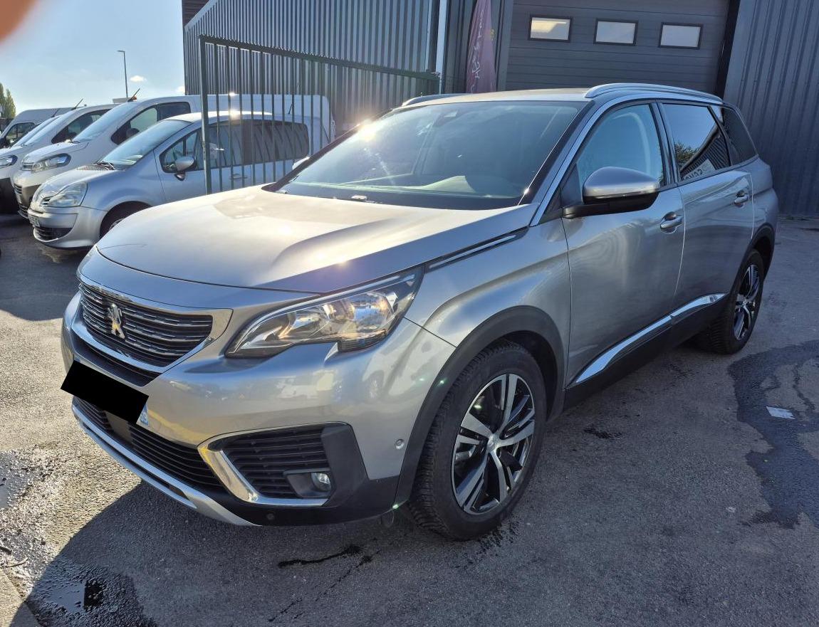 PEUGEOT 5008